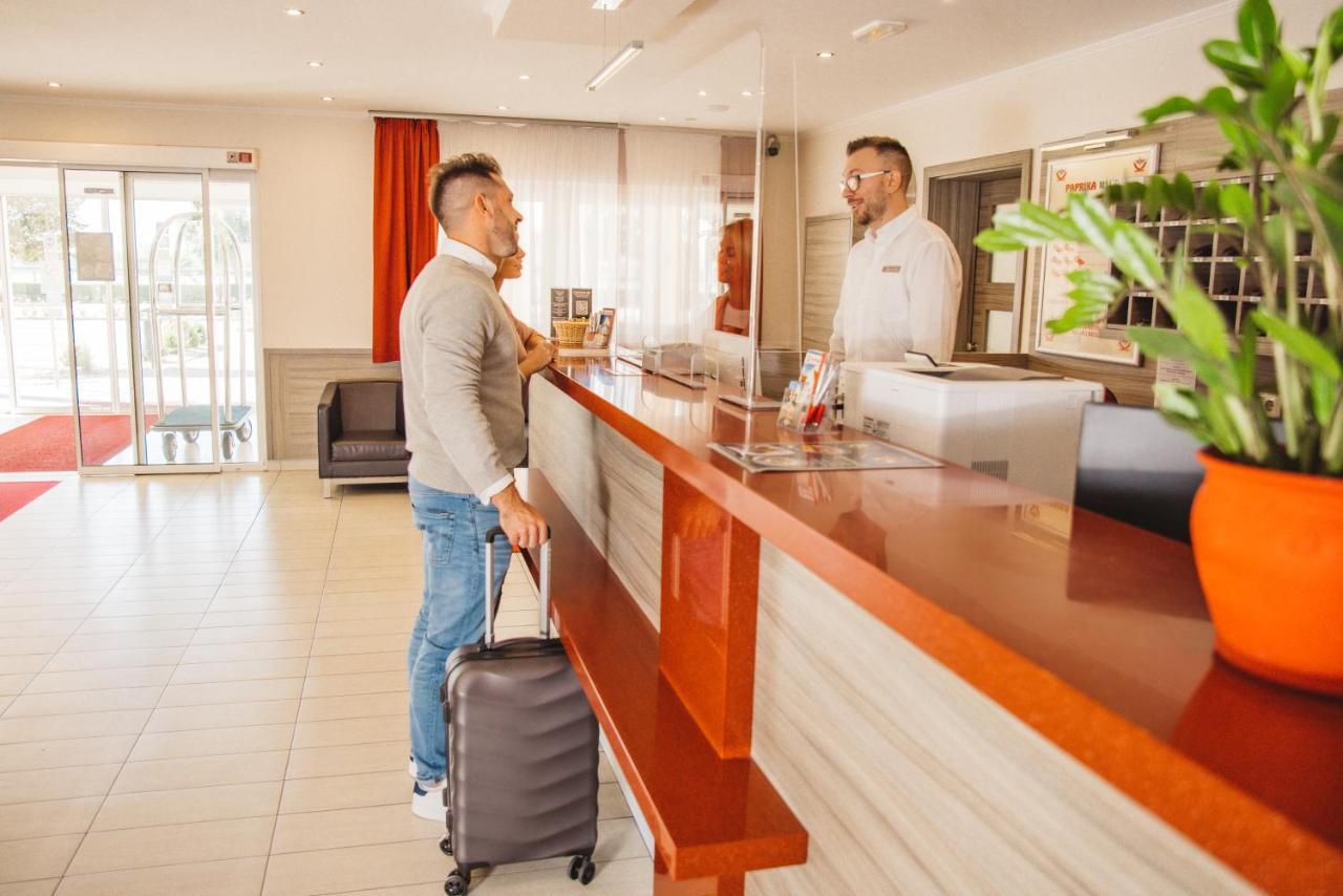 Paprika M1 Hotel Hegyeshalom Εξωτερικό φωτογραφία