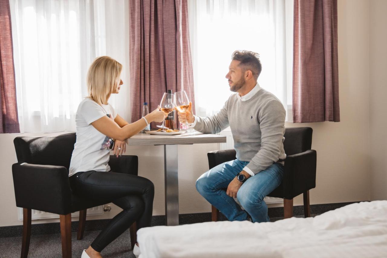 Paprika M1 Hotel Hegyeshalom Εξωτερικό φωτογραφία