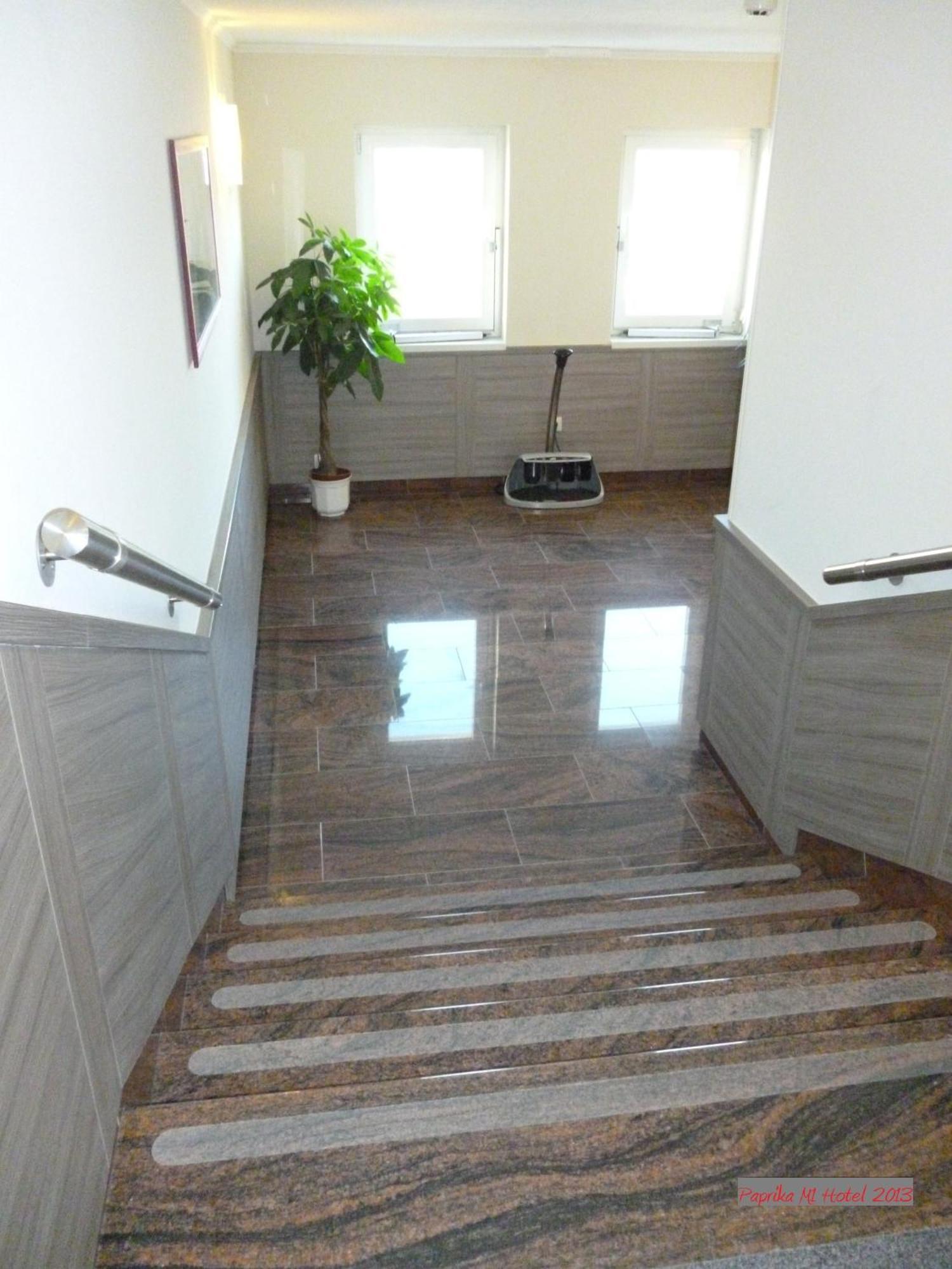 Paprika M1 Hotel Hegyeshalom Εξωτερικό φωτογραφία