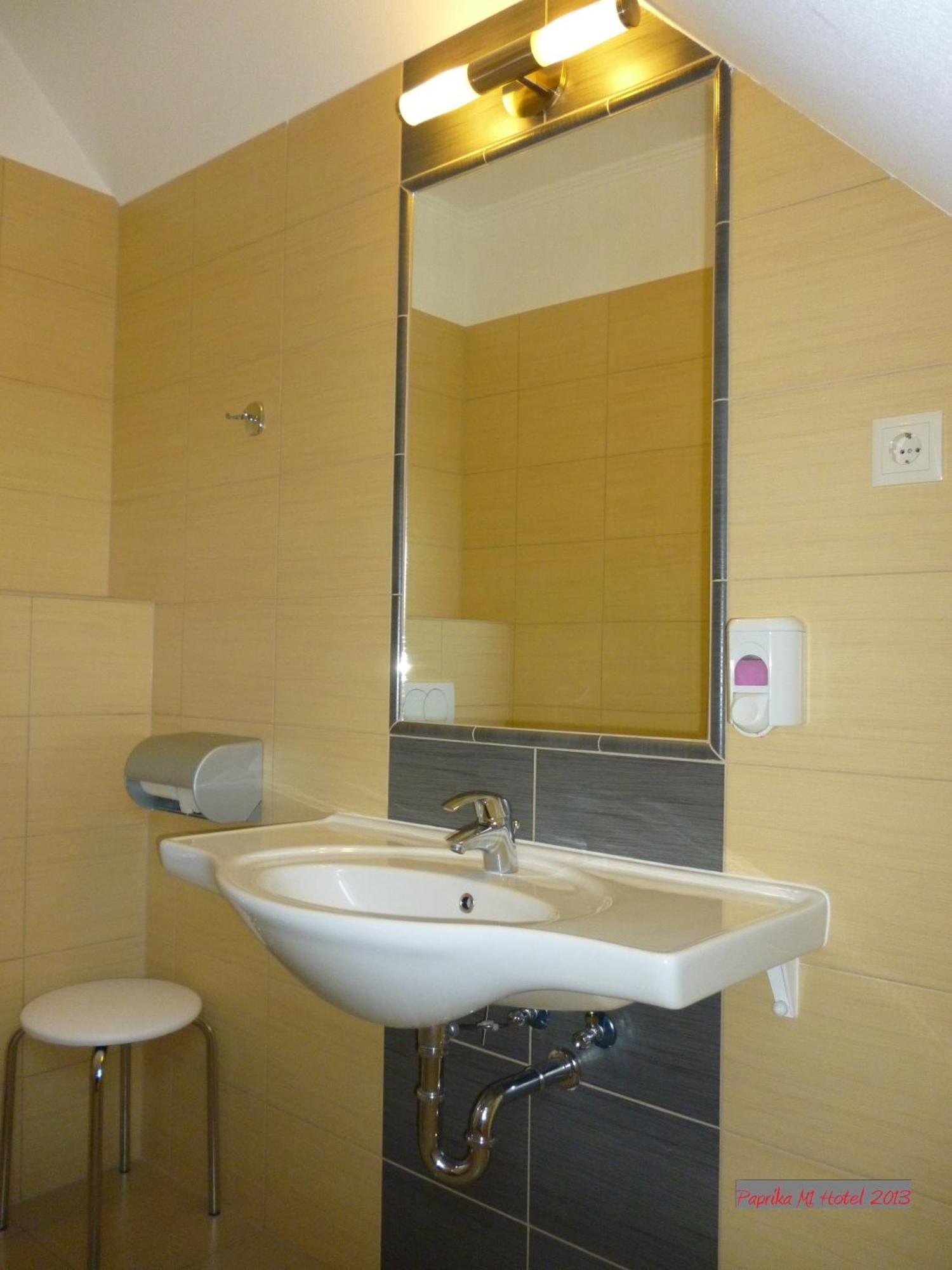 Paprika M1 Hotel Hegyeshalom Εξωτερικό φωτογραφία