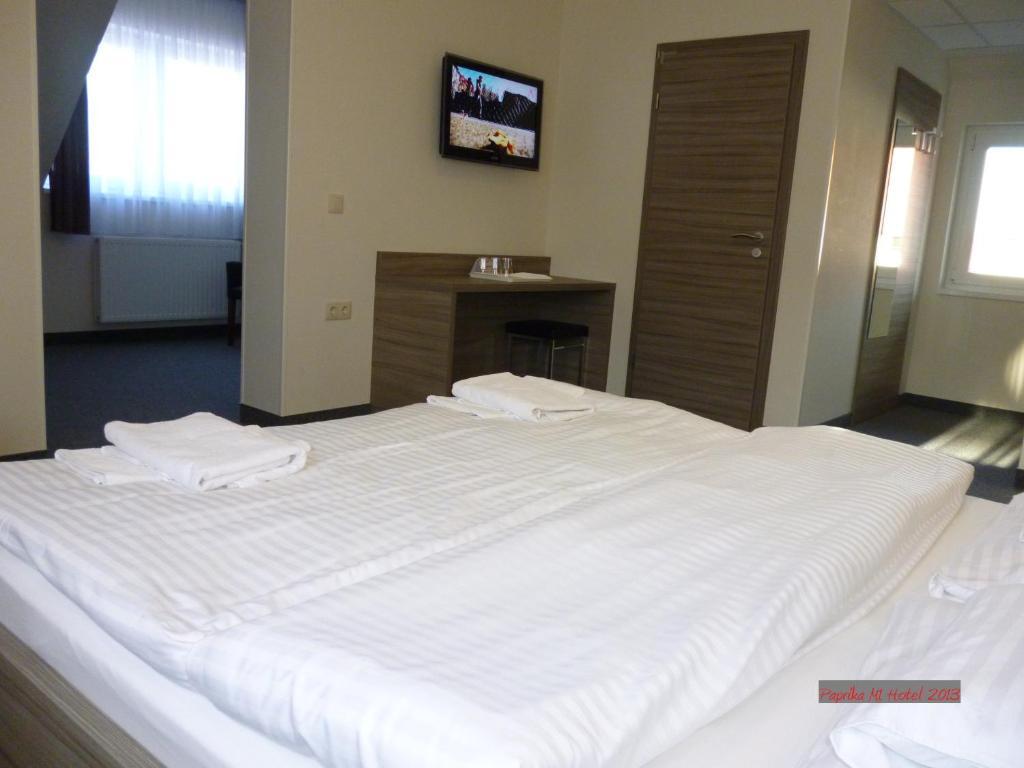 Paprika M1 Hotel Hegyeshalom Δωμάτιο φωτογραφία