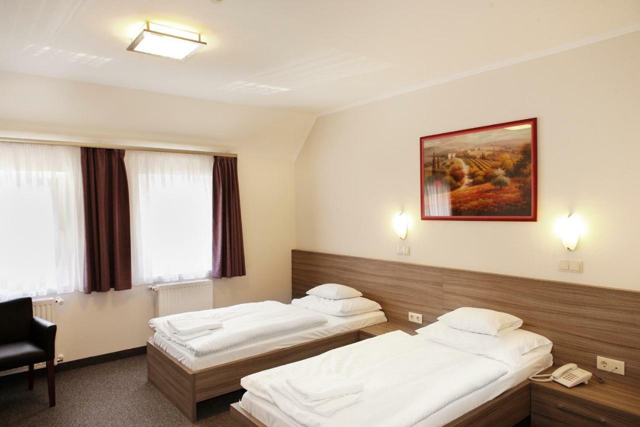 Paprika M1 Hotel Hegyeshalom Εξωτερικό φωτογραφία