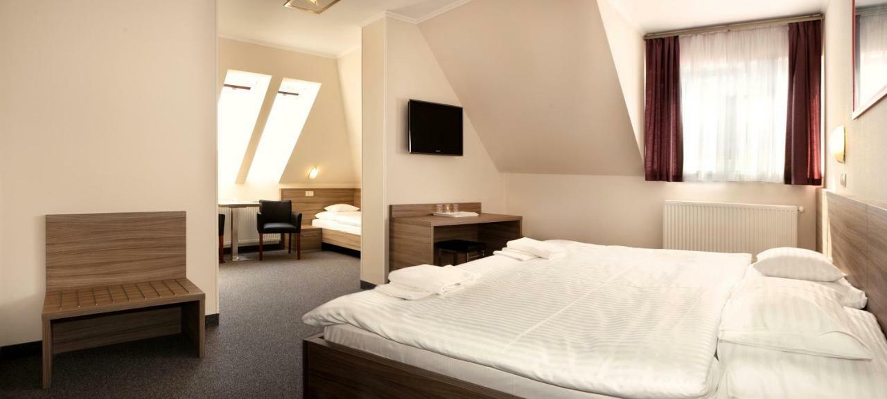 Paprika M1 Hotel Hegyeshalom Εξωτερικό φωτογραφία